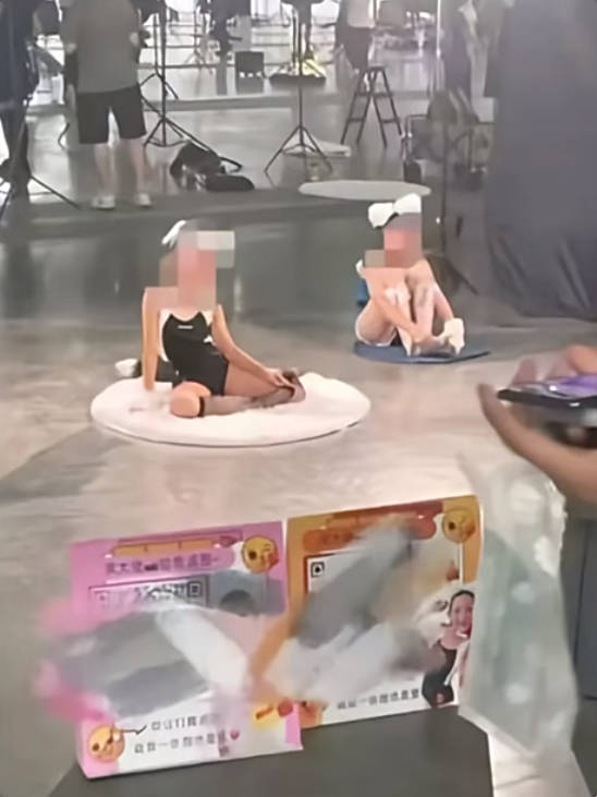 皇冠信用盘代理_广东中山一漫展出现衣着暴露女童拍照直播皇冠信用盘代理，被工作人员发现后叫停，当地多方回应