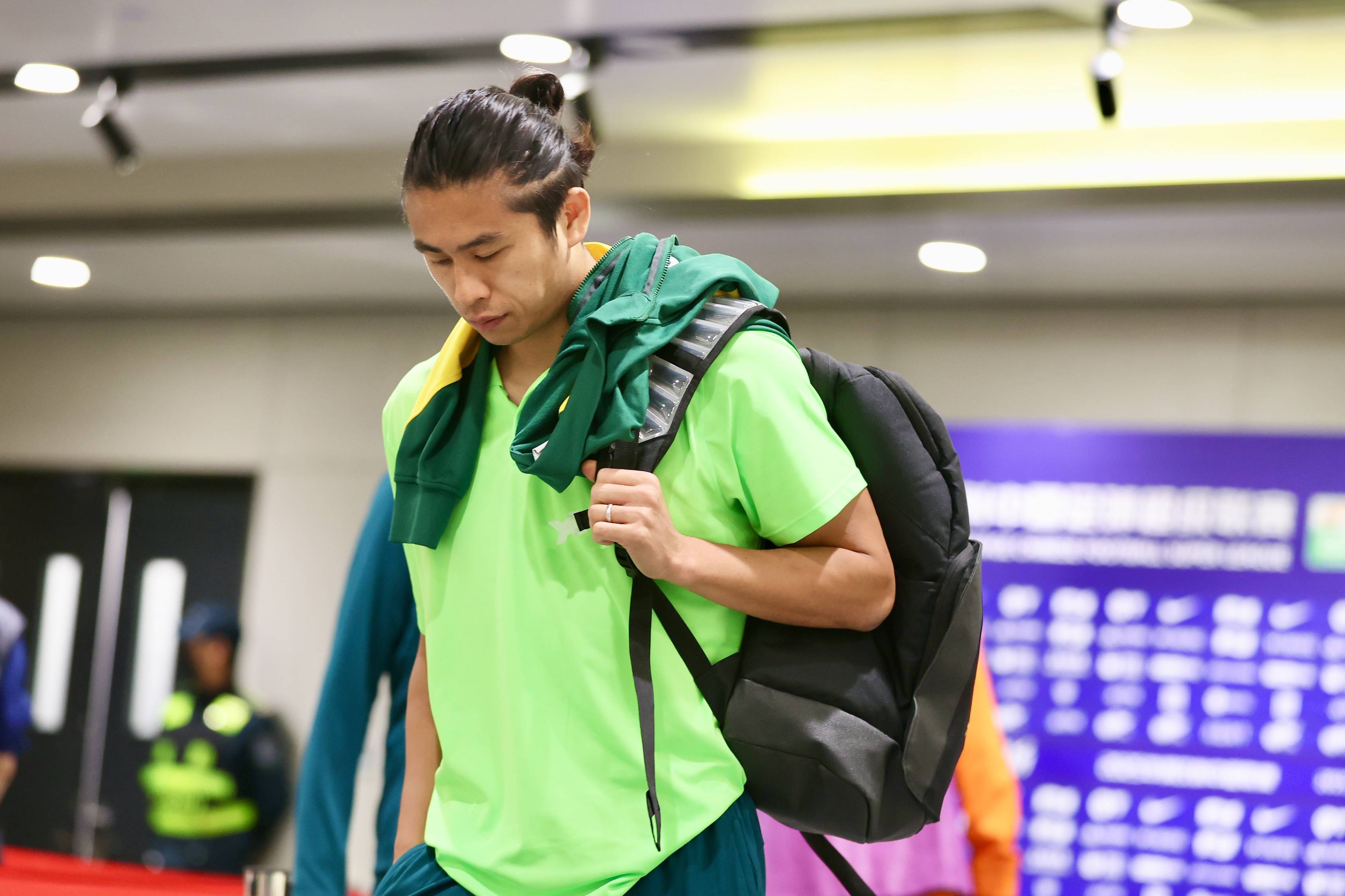 皇冠信用网申请条件_博主：国安今日前往梅州皇冠信用网申请条件，张玉宁和部分外援于机场与大部队会合