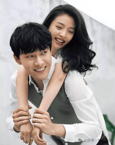 皇冠信用开号
_离婚三年又被拍到亲密逛超市皇冠信用开号
,他俩这是纯带娃还是真复合了?