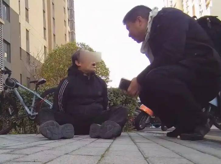 皇冠足球平台代理_北京一小区楼道总有人左顾右盼？警方刑拘4人皇冠足球平台代理！