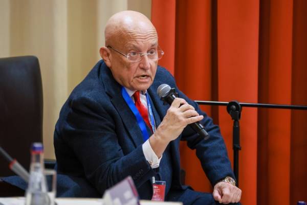 加拿大足球_俄学者：俄罗斯必须与堕落的欧洲切割加拿大足球，将国际战略重心转向西伯利亚