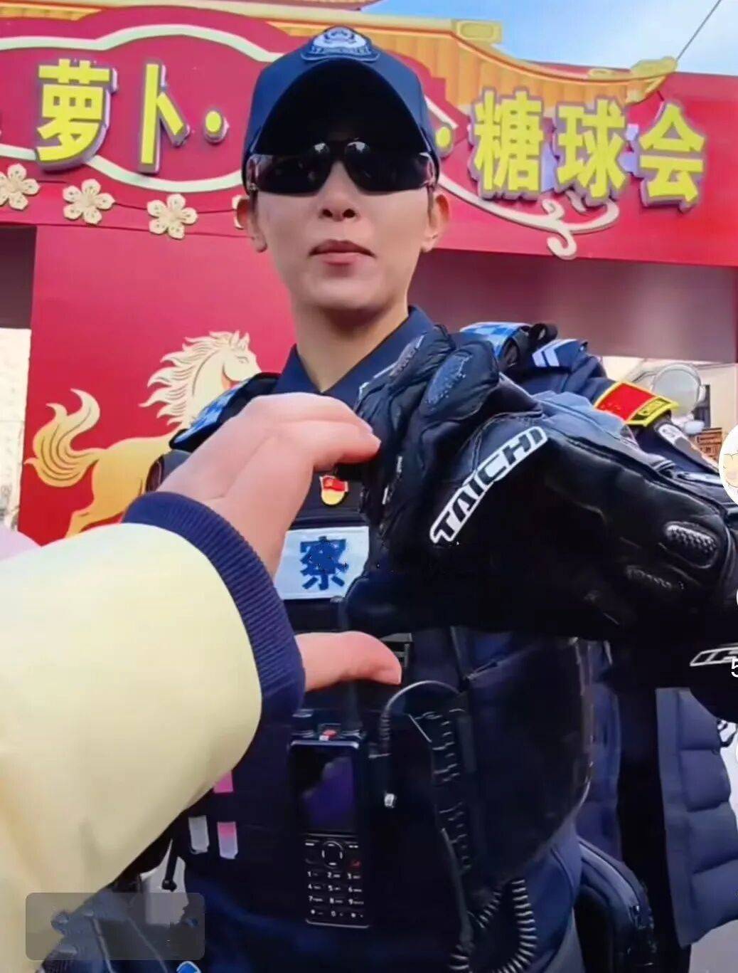 皇冠信用盘注册
_全网刷屏!青岛“181女警”火了!“因为我身高181皇冠信用盘注册
,所以代号181”