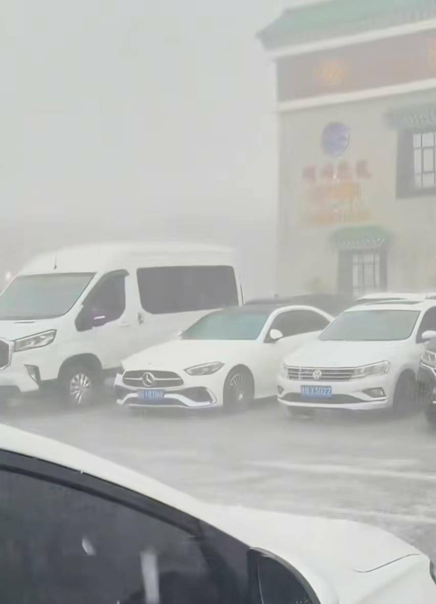 奥雷布洛vs乌米亚_甘肃夏河县遭遇冰雹袭击：有游客称持续大半个小时奥雷布洛vs乌米亚，当地人称“十年不遇”