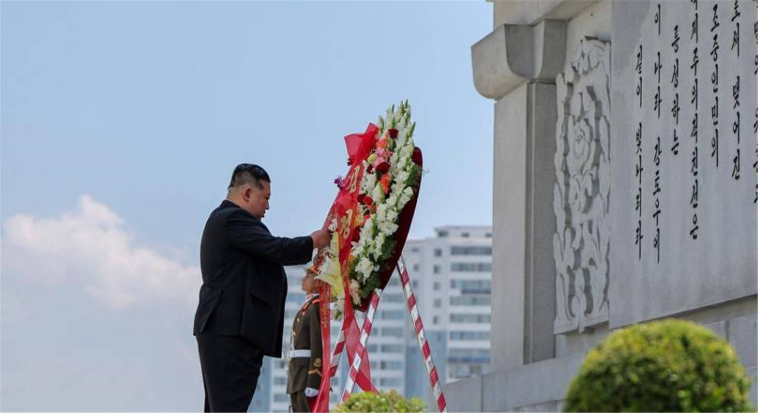 斯托克城vs西布朗_金正恩访华之前斯托克城vs西布朗，特意带着花去了一个地方，中国人一看，热泪盈眶