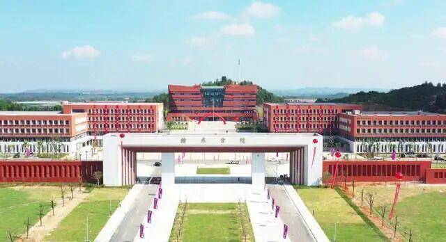 金浦vs全罗南道天龙_江西一高校21岁男生宿舍玩手游晕倒猝死金浦vs全罗南道天龙，家属质疑校方急救措施不到位，校方回应